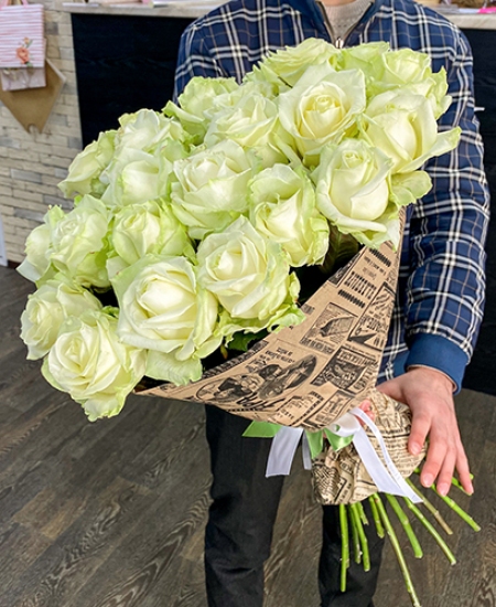 21 белая роза Россия (70 см)
